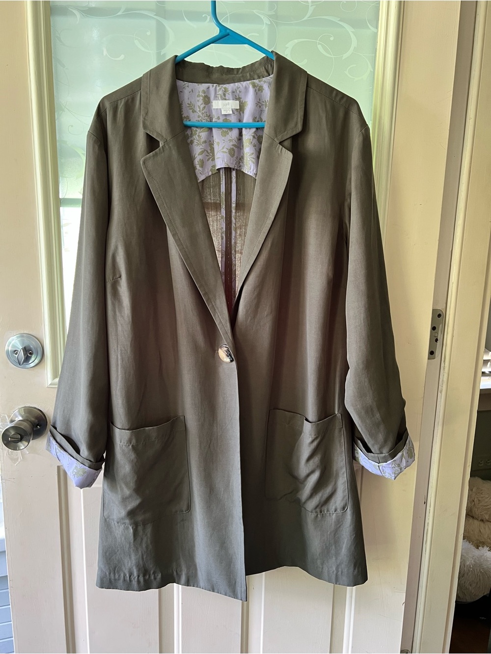 J Jill linen blend button front blazer. Lightweight and unstructured silhouette.